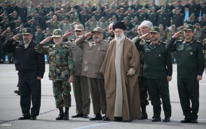 Pemimpin Tertinggi Iran, Ali Khamenei, bersama dengan Para Perwira Tinggi Militer Iran.