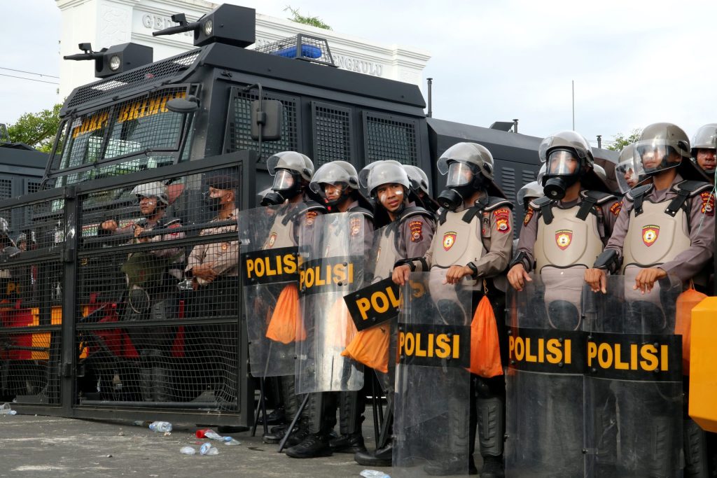 Aparat Kepolisian dalam suatu kegiatan pengamanan demonstrasi