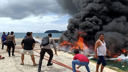 Speedboat Cagub Terbakar
