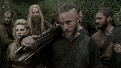 Ragnar Lothbrok bersama Lagertha dalam salah satu adegan film Series Vikings