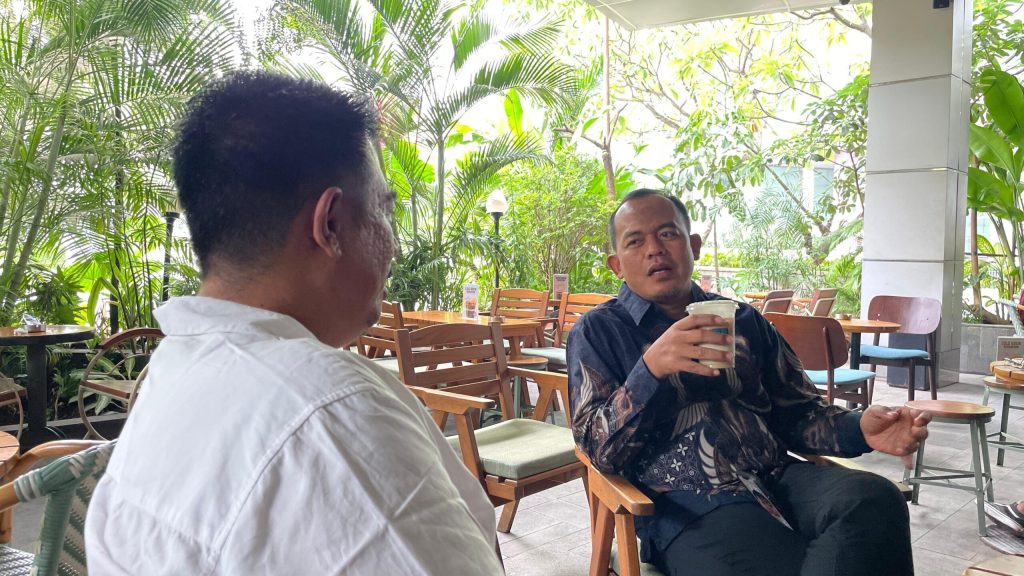 Anggota Komisi IV DPR RI Fraksi PKS, Riyono (Kanan), saat menemui Himpunan Media Senayan Jawa Timur pada Kamis (7/11/2024) kemarin di Jakarta.
