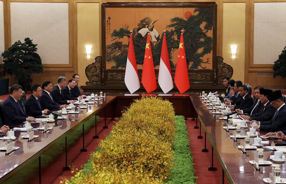 Presiden China Xi Jinping dan Presiden Indonesia Prabowo Subianto menghadiri pertemuan di Great Hall of The People di Beijing, China, 9 November 2024. REUTERS/Florence Lo