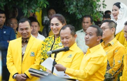 Bahlil Lahadalia, Ketua Umum Partai Golkar, bersama jajaran Pengurus DPP Partai Golkar saat mengumumkan formasi pengurus baru DPP Partai Golkar.