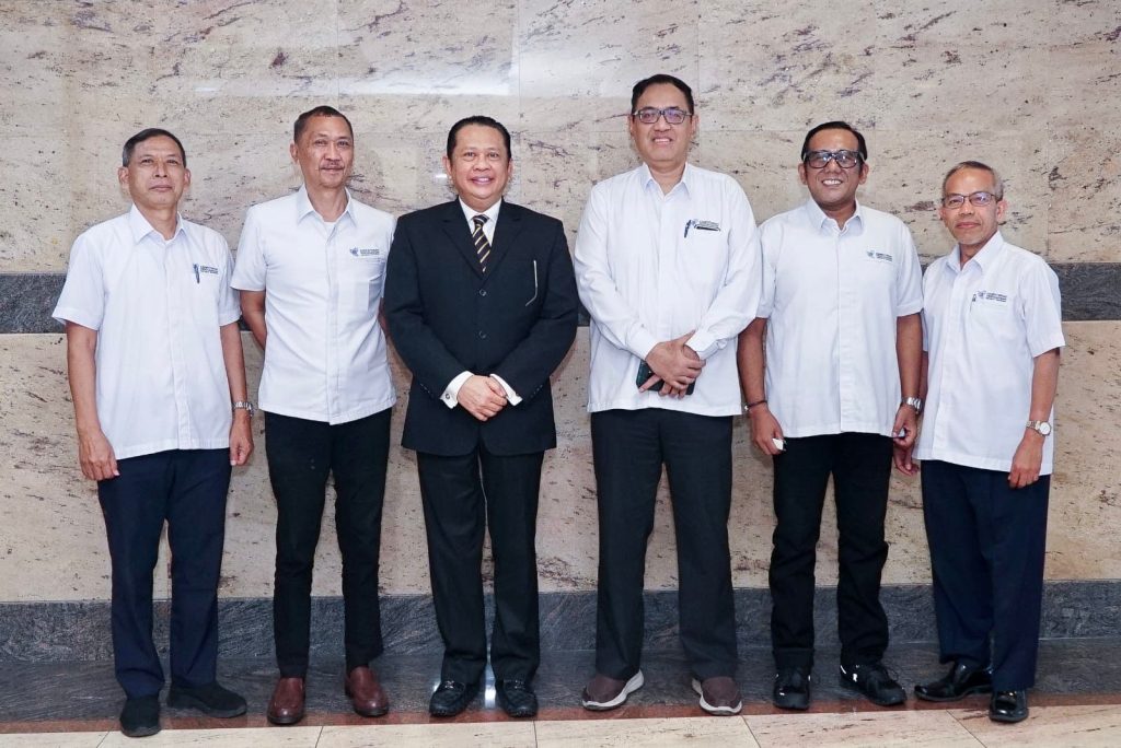 Bamsoet berpose bersama usai bertemu jajaran Bappebti di Jakarta, Senin (18/11/2024) kemarin.