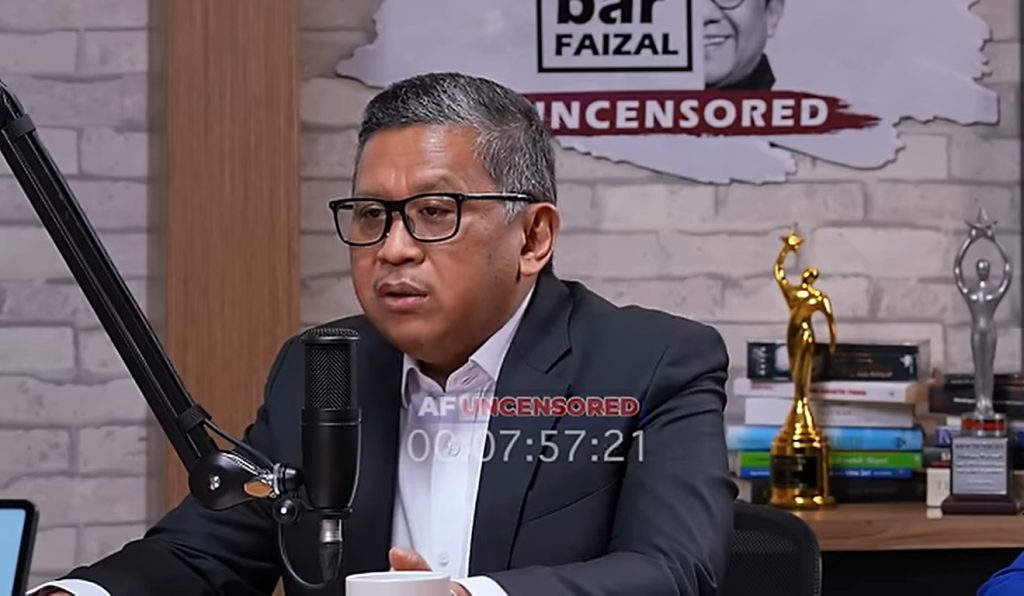 Tangkapan layar saat Hasto Kristiyanto menjadi narasumber di acara podcast Akbar Faisal Uncensored pada Jum'at (22/11/2024) malam.