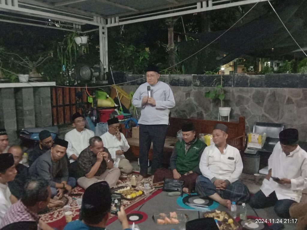 Ketua Umum Partai Kebangkitan Nusantara (PKN) sekaligus Ketua Umum PB HMI Periode 1997-1999, Anas Urbaningrum, saat menyampaikan testimoni pada Peringatan 7 Hari Almarhum Kholis Malik di Jakarta, pada Minggu (24/11/2024)