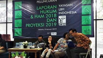 Pengurus YLBHI saat menyampaikan laporan tahunan di Gedung YLBHI, Jakarta, Selasa (8/1/2019). (Sumber Foto: VOA)