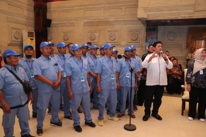 Acara “Pelepasan Transmigrasi Provinsi Jawa Timur 2024.” Acara tersebut berlangsung di aula Kantor Gubernur Jawa Timur, dipimpin Wakil Menteri Transmigrasi Viva Yoga Mauladi.