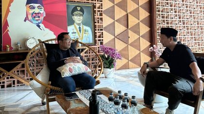 Arief Rosyid (kanan) dan Ridwan Kamil (Kiri)