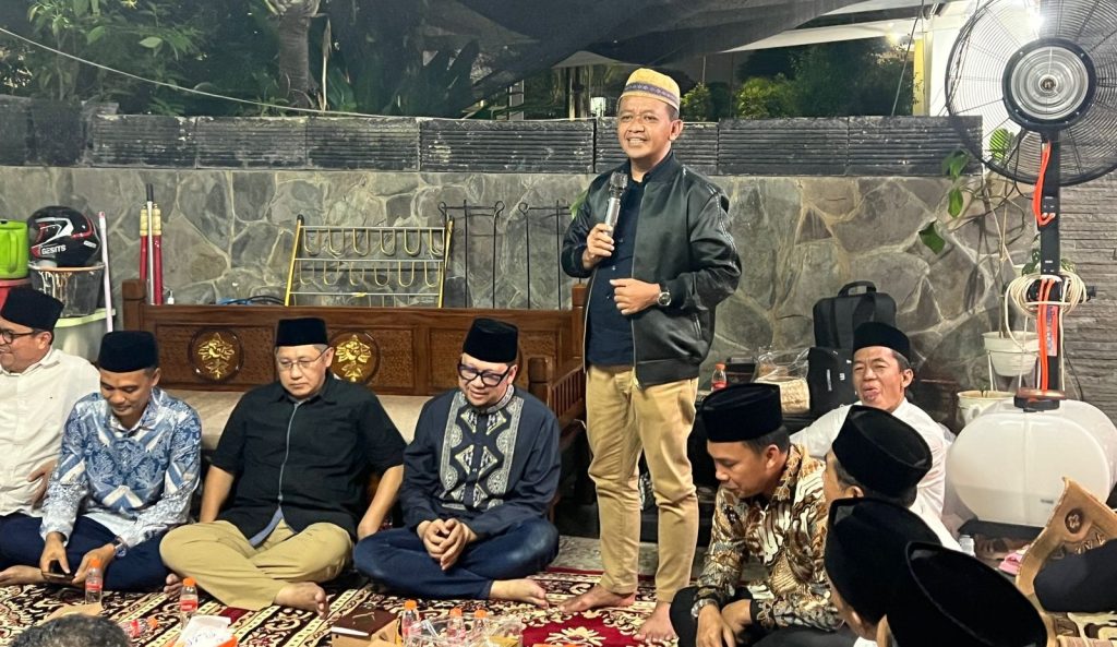 Ketua Umum Partai Golkar, Bahlil Lahadalia, saat menyampaikan sambutan dalam Peringatan 40 Hari Wafatnya Kholis Malik (Politisi Partai Golkar dan Juga Ketua Umum PB HMI 2002-2004) di Cakung, Jakarta Timur pada Jum'at (27/12/2024).