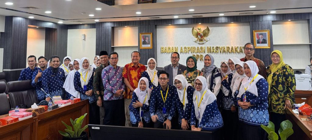 Fraksi Partai Golkar yang diwakili Ketua Komisi X DPR RI, Hetifah Sjaifudian bersama Firman Soebagyo, Ferdiansyah, Nur Purnama Sidik, dan Karmila Sari saat menerima audiensi dari perwakilan Himpunan Pendidik dan Tenaga Kependidikan Anak Usia Dini Indonesia (HIMPAUDI) Kabupaten Pati dan Provinsi Jawa Tengah di Gedung Nusantara II, DPR RI pada Selasa (11/2/2025) kemarin.