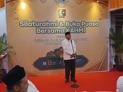 Presidium Majelis Nasional KAHMI, Abdullah Puteh, saat menyampaikan sambutan dalam acara silaturahmi dan buka puasa bersama KAHMI di rumah dinas Menteri ESDM, Bahlil Lahadalia di Jakarta pada Rabu (12/3/2025).