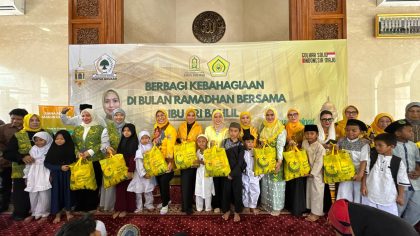 Dewan Pimpinan Pusat (DPP) Pengajian Al-Hidayah bersama DKM Masjid Ainul Hikmah DPP Partai Golkar menggelar kegiatan sosial bertajuk "Berbagi Kebahagiaan Bersama Ibu Sri Suparni Bahlil" yang digelar di Masjid Ainul Hikmah DPP Partai Golkar di Slipi Jakarta pada Sabtu (15/3/2025)