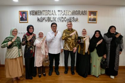 Wakil Menteri Transmigrasi, Viva Yoga Mauladi, saat menerima kunjungan Rektor Universitas Esa Unggul, Dr. Ir. Arief Kusuma Among Praja, di kantornya pada Selasa (18/3)