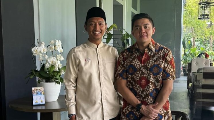 Komandan TKN Fanta, Arief Rosyid Hasan, dan Menseskab Mayor Teddy. Sumber foto : Instagram ariefrosyid.id