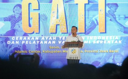 Menteri Kependudukan dan Pembangunan Keluarga, Wihaji, saat meluncurkan Gerakan Ayah Teladan Indonesia di Gedung Islamic Centre Majalengka pada Senin (21/4/2025).