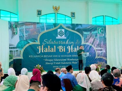 Ketua Yayasan Bina Insan Cita Depok, Ahmad Doli Kurnia, saat menyampaikan kata sambutan dalam acara Silaturahmi dan Halal Bi Halal Yayasan Bina Insan Cita dan Alumni HMI di Graha Insan Cita Depok pada Minggu (27/4/2025)