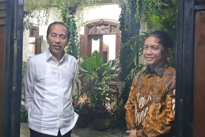 Menteri Kehutanan, Raja Juli Antoni bersama Presiden ke-7 RI, Joko Widodo kemarin di Solo, Senin (26/5/2025).