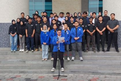 Pembacaan pernyataan sikap FH UII Senin, (26/5). Sumber foto : KOMPAS.