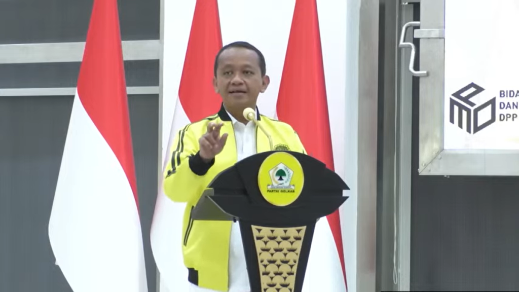 Ketua Umum DPP Partai Gokar, Bahlil Lahadalia, saat menjadi keynote speech pada diskusi bertajuk "Arah Kebijakan Geostrategi dan Geopolitik Indonesia", yang digelar di Sekretariat DPP Partai Golkar, Slipi, Jakarta, Kamis (8/5/2025).