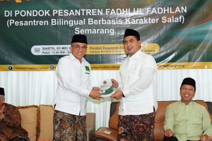 Sekjen PPP Arwani Thomafi (Kiri).
