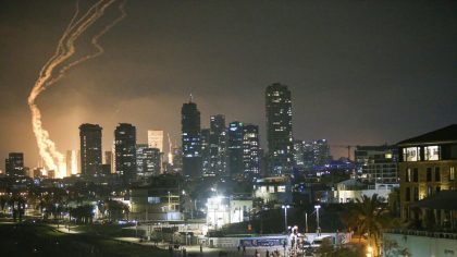 Detik-detik saat Tel Aviv dihantam serangan rudal Iran. Sumber foto : IRNA.