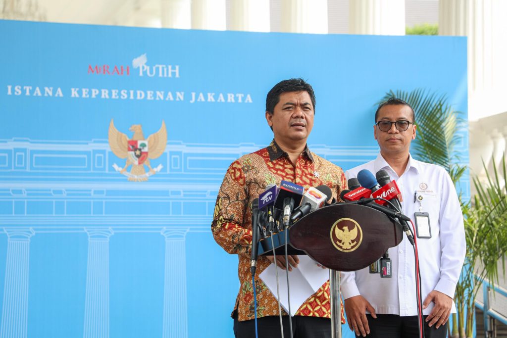 Wamen Sekneg Juri Ardiantoro