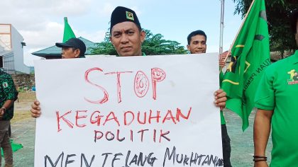 Demonstrasi kader PPP Se-Papua Barat menolak tehadap manuver yang dilakukan Romahurmuzy alias Rommy menjelang pelaksanaan Muktamar PPP.