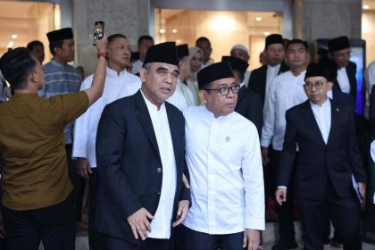 Ketua MPR RI sekaligus Sekjen Partai Gerindra Ahmad Muzani (kiri)