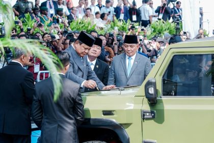 Presiden Prabowo didampingi Menhan Sjafrie Sjamsoeddin dalam acara Indo Defence Expo and Forum 2025 di JIExpo Kemayoran, Jakarta, Rabu (11/6/2025). Sumber foto : instagram Presiden Republik Indonesia.