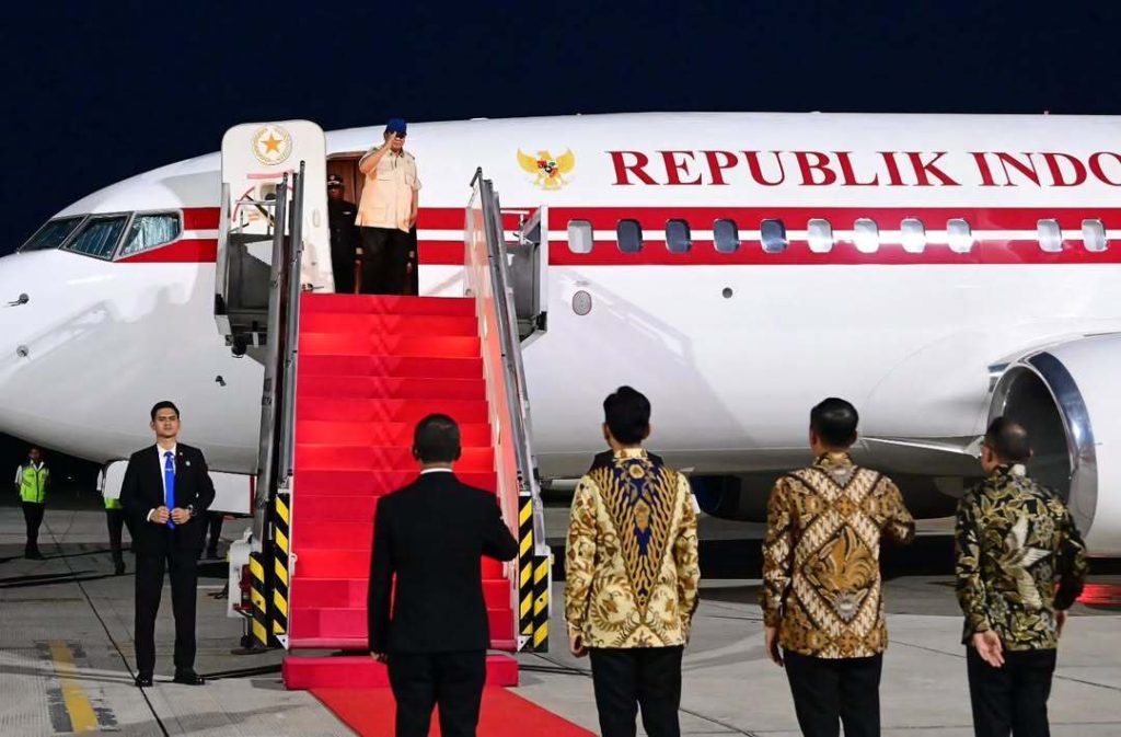 Presiden Prabowo Subianto beserta delegasi terbatas Pemerintah Indonesia akan berangkat untuk melakukan kunjungan kenegaraan ke Rusia dalam rangka memenuhi undangan dari Presiden Rusia, Yang Mulia Vladimir Putin. Sumber foto : Instagram Sekretariat Kabinet.