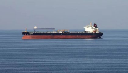 Kapal tanker minyak melintasi Selat Hormuz, pada 21 Desember 2018. Sumber foto : Reuters.