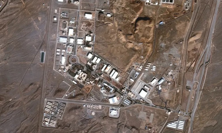 Gambar satelit menunjukkan fasilitas nuklir Natanz di Iran pada 24 Januari 2025 [Handout/Maxar Technologies via Reuters].