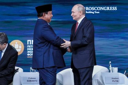 Presiden Prabowo dan Presiden Rusia, Vladimir Putin, dalam Saint Petersburg International Economic Forum (SPIEF) 2025 di Rusia, Jumat (20/6)