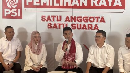 Kaesang (tengah)