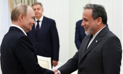 Presiden Rusia Vladimir Putin bertemua dengan Menteri Luar Negeri Iran Abbas Araghchi di Moskow, Senin (23/06).