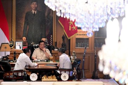 Presiden Prabowo saat menerima telepon dari Presiden Korsel, Lee Jae-myung pada Senin malam (23/06). Sumber foto : Sekretariat Kabinet.