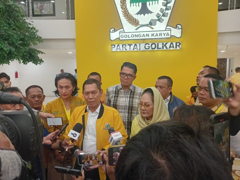 Wakil Ketua DPR RI yang juga Politisi Partai Golkar, Adies Kadir, saat sesi wawancara bersama awak media seusai diskusi publik bertajuk "Quo Vadis Pemilu Indonesia? di DPP Partai Golkar, Kamis (24/7).