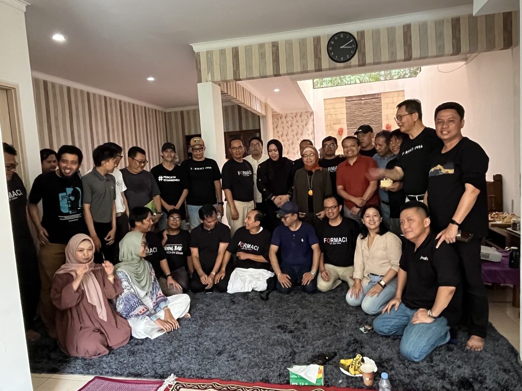 Alumno FORMACI dalam sebuah pertemuan