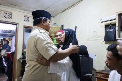 Presiden Menyambangi Kediaman Almarhum Affan Kurniawan Pengemudi Ojek Online Yang Menjadi Korban Rantis Aparat. Sumber foto : instagram @presidenrepublikindonesia