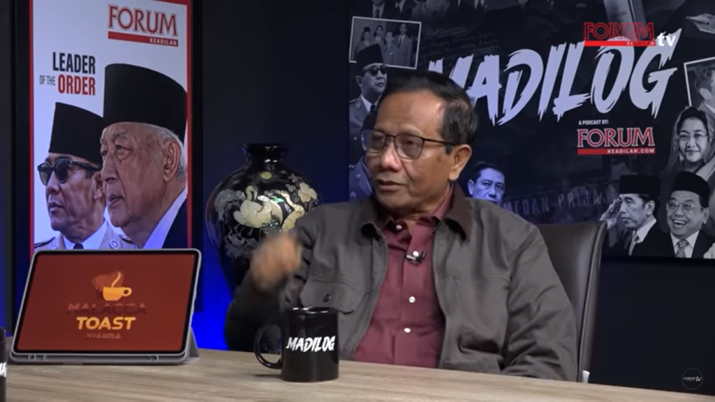 Mantan Menkopulhukam, Mahfud MD, dalam tayangan podcast Forum Keadilan TV yang tayang pada Jum'at (08/08).