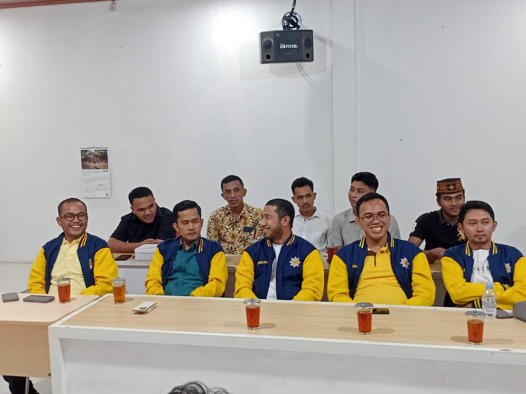 Robaytullah Kusuma Jaya (Kanan) saat pertemuan dengan DPD I Partai Golkar DI Yogyakarta.