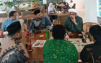 Ngabalin saat menerima kunjungan Bidang HLN DPP PUI di Agreya Cafe, Kompleks Masjid Sunda Kelapa, Jakarta, Jumat (29/08/2025).