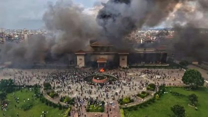 Kerusuhan Nepal membakar Gedung-gedung pemerintahan termasuk Gedung DPR Nepal.