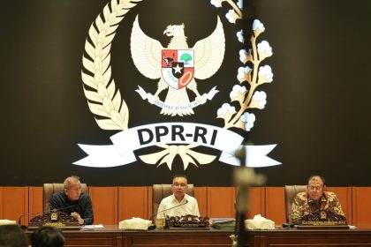 DPR RI saat Menerima perwakilan organisasi kepemudaan, dan mahasiswa dari berbagai universitas di antaranya Dewan Pimpinan Pusat Gerakan Mahasiswa Nasional Indonesia (DPP GMNI), Gerakan Mahasiswa Kristen Indonesia (GMKI), Kesatuan Aksi Mahasiswa Muslim Indonesia (KAMMI), serta Himpunan Mahasiswa Islam.