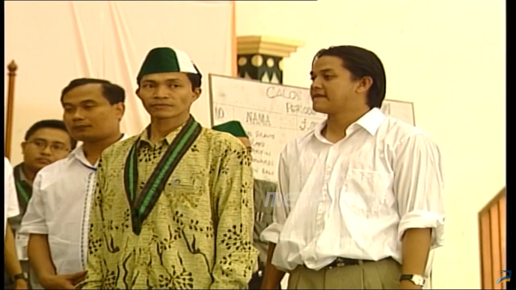 Fajar Zulkarnain, berbaju putih, saat Kongres XXIV HMI yang digelar di Asrama Haji Pondok Gede Jakarta pada 2003.