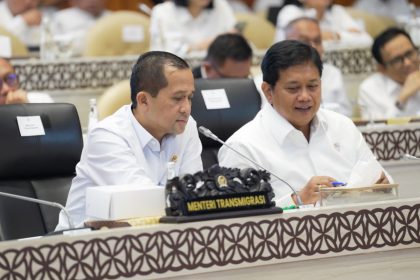 Menteri Transmigrasi Muhammad Iftitah Sulaiman dan Wamentrans Viva Yoga Mauladi