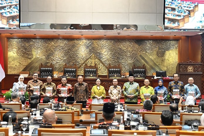 Sufmi Dasco dalam Rapat Paripurna DPR RI ke - 6 Masa Persidangan I Tahun Sidang 2025 - 2026, di Ruang Rapat Paripurna Gedung Nusantara II Senayan, Jakarta, Kamis (02/10/2025)