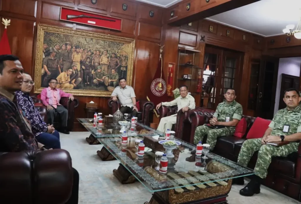 Menteri Pertahanan Sjafrie Sjamsoeddin Sjafrie.sjamsoeddin Saat Menerima Kunjungan Ketua Majelis Syuro PKS, Shohibul Iman.