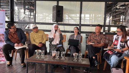 Diskusi Publik bertajuk “Ekonomi Kerakyatan dan Pengakuan Masyarakat Adat” di SleepLess Owl, Jakarta Selatan.
